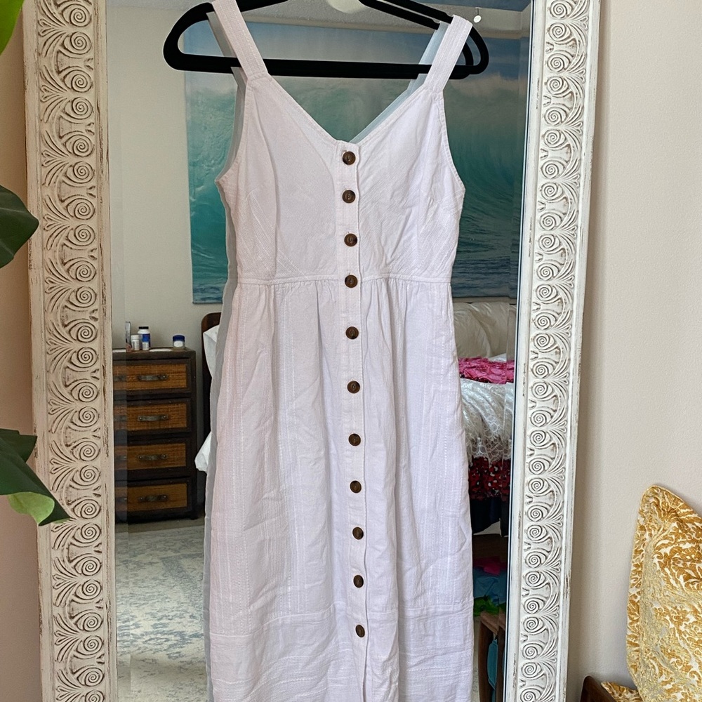 NWT White midi cotton dress with buttons.